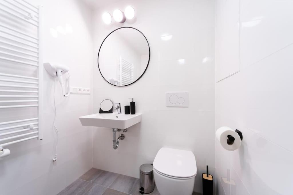Gold Garden Terrace Apartment Brno Ngoại thất bức ảnh